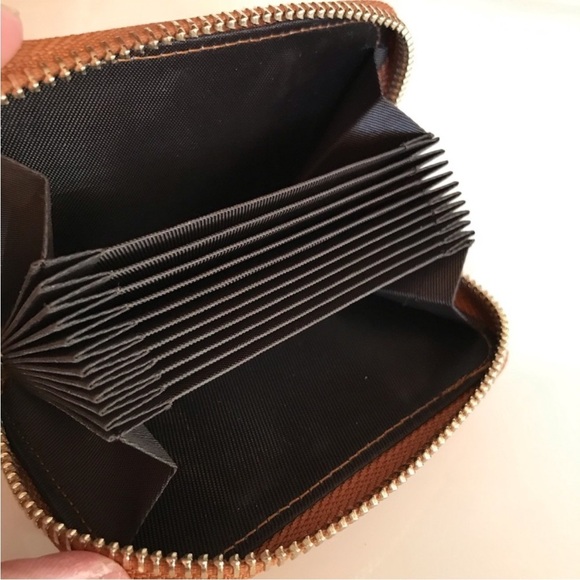 💰Kattee NWOT Leather Zipper 11 Slot Card / ID Holder in Smooth Caramel - Picture 2 of 6
